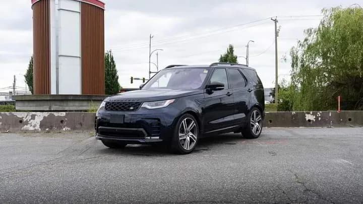 2021 Land Rover Discovery, dark blue, from the front