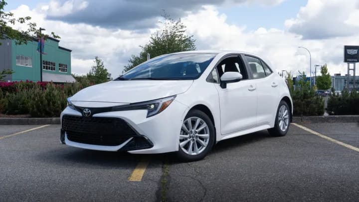 2025 Toyota Corolla SE, white, from the front